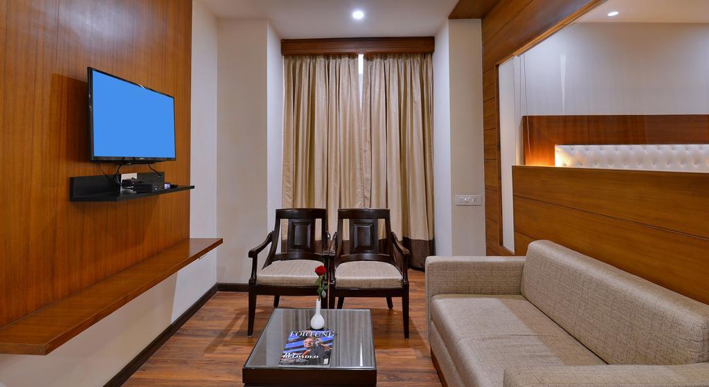 אגרה Hotel Seven Hills Tower מראה חיצוני תמונה