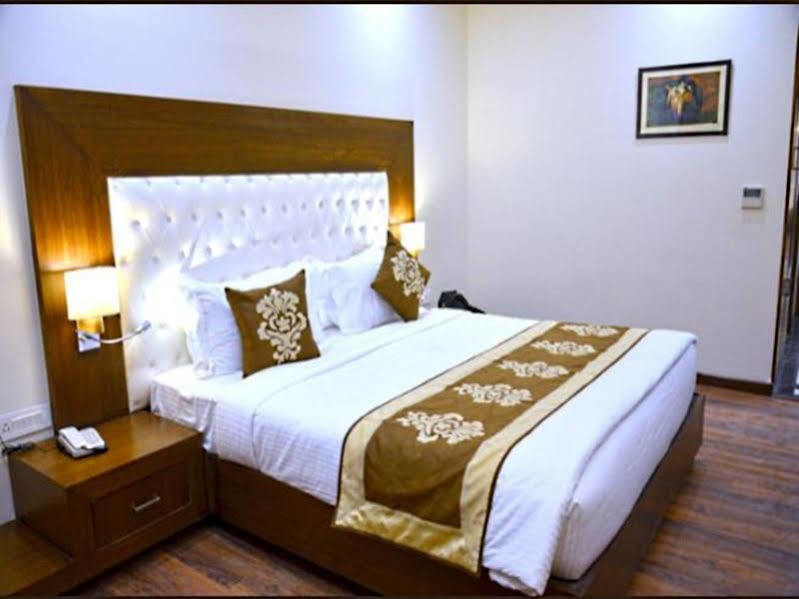 אגרה Hotel Seven Hills Tower מראה חיצוני תמונה