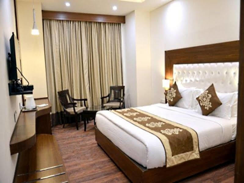 אגרה Hotel Seven Hills Tower מראה חיצוני תמונה